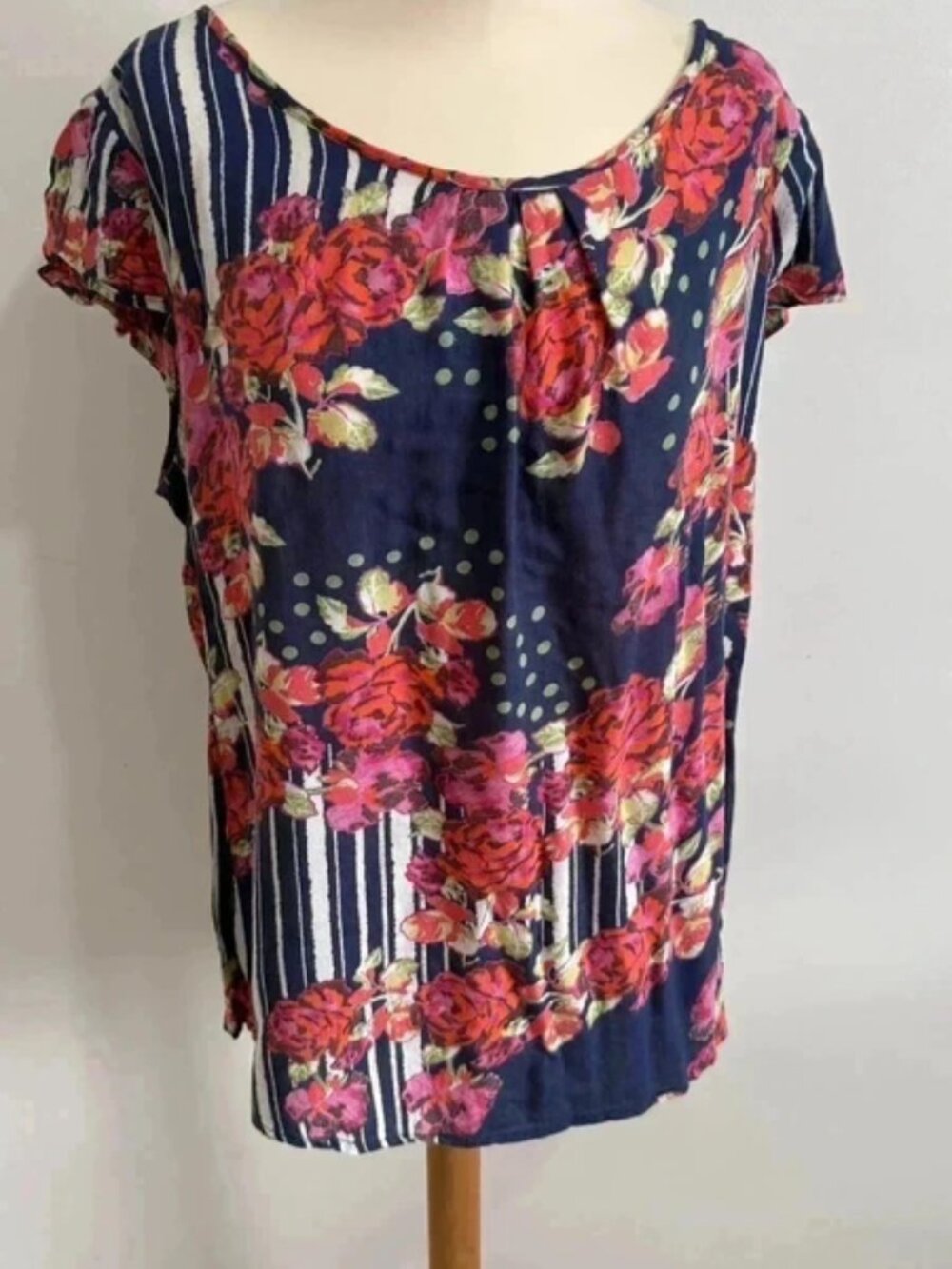 F&F navy floral lightweight casual top Size 16